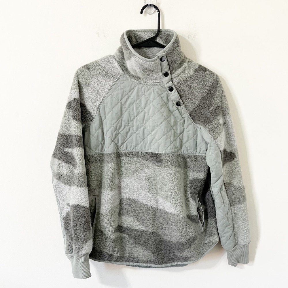 Abercrombie & Fitch Quilted Snap Pullover Fleece in Gray Camo